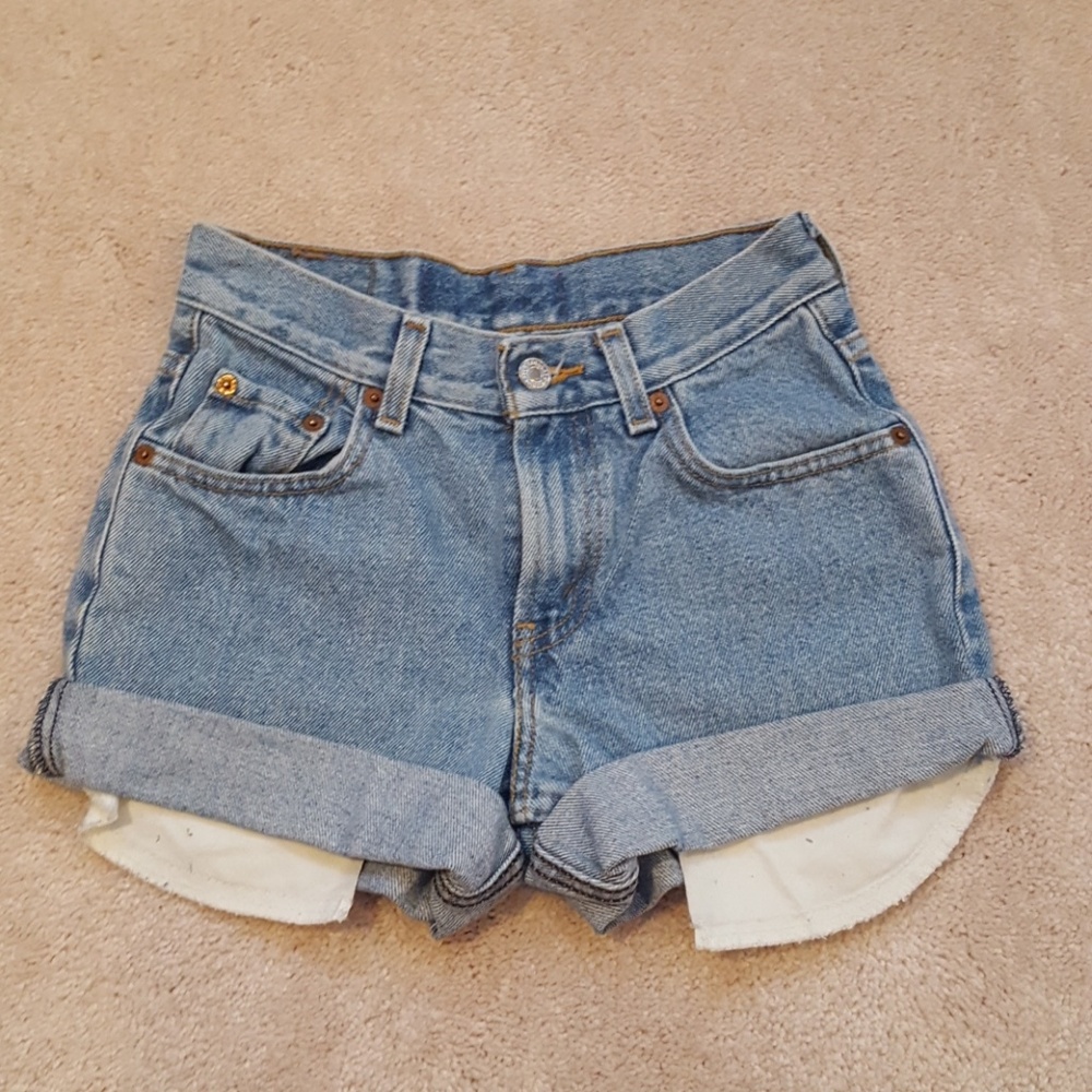 Levi high waisted shorts